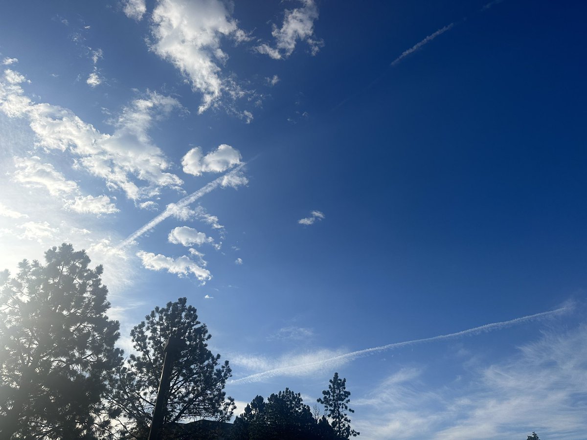 NULOOKREFINISH's tweet photo. Uber driver just explained globL warming to me as I’m taking these pics overhead 
#RFB #richiefromboston #gretathunberg https://t.co/GPsVUsmmfA