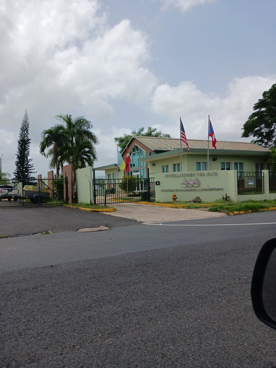 prrudy's tweet photo. Con esta officina a 2 minutos de mi casa  y el río💩 y nade  lllega . @ACUEDUCTOSPR @WapaTV 🤷🏽‍♂️ vamos a ver cuanto se tardan #QueMalTrabajo https://t.co/QfUEzUVffa