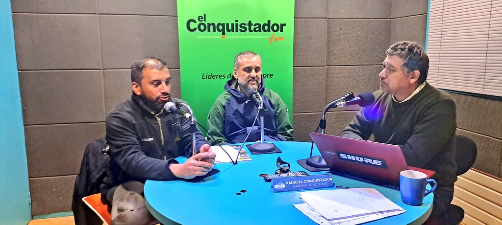 conaf_losrios's tweet photo. 🔵 VALDIVIA | Entrevista del colega Héctor Lobos con @CqValdivia conversando sobre su experiencia en la misión #CONAF que viajó a Canadá al combate de incendios forestales. 

✔️El director regional Arnoldo Shibar conversó sobre lo que se viene para la nueva temporada en la región https://t.co/ple3P3VBZt