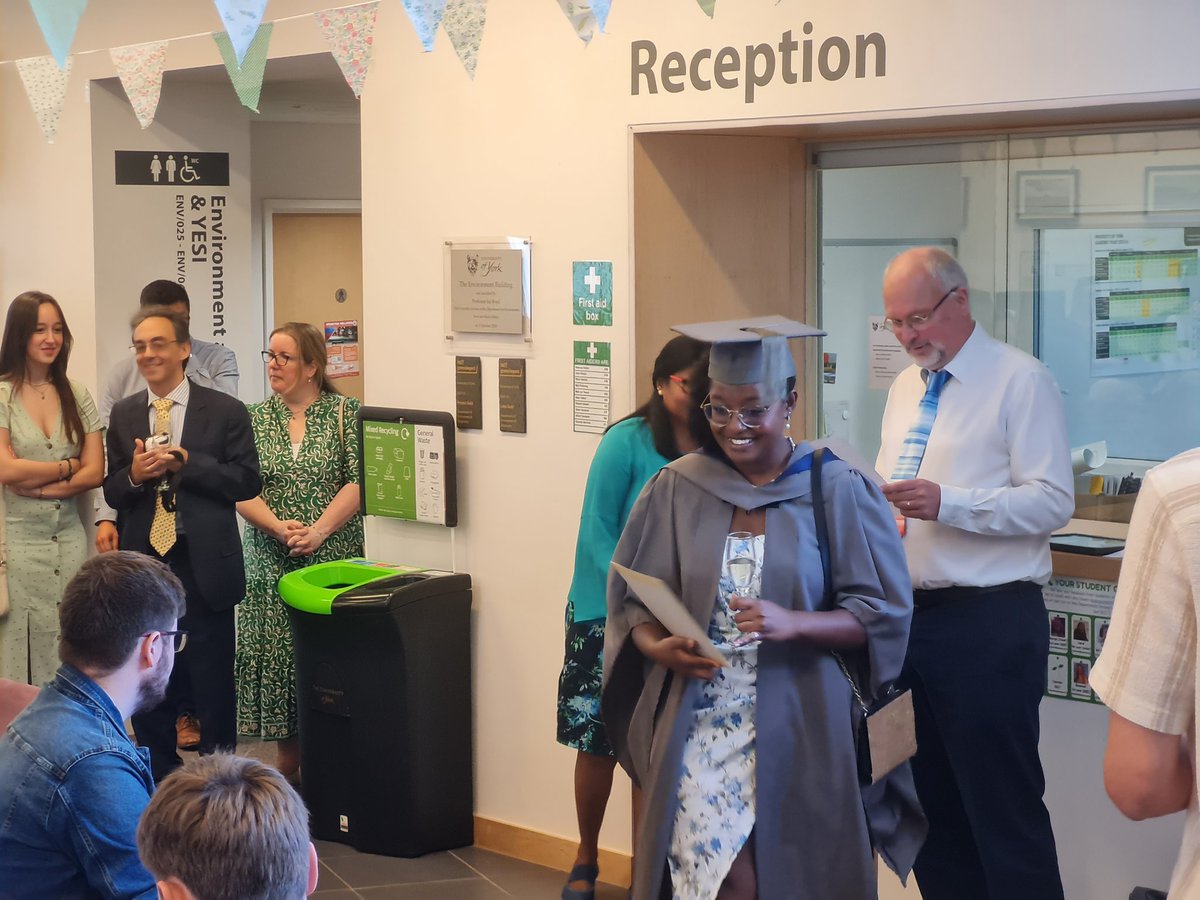 YorkEnvironment's tweet photo. Happy #graduation day today to all of our splendid students!! We hope you have a wonderful day celebrating with your loved ones &amp; go on to do great things!! #BeTheChange 👨‍🎓👩‍🎓🍾🥂🎉 https://t.co/b2ztZ6D3lt