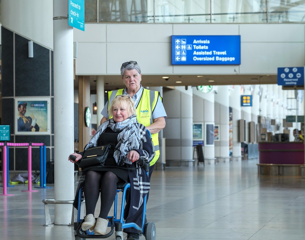 DestinationLCR's tweet photo. .@LPL_Airport receives ‘Very Good’ top CAA rating for passenger accessibility! 🙌✈️🏆
“We are delighted to receive this latest rating... This reflects our faster, easier, friendlier approach to the customer experience for all our passengers..."
➡️https://t.co/5Rt3VFA6kC #LPL90 https://t.co/KuR4I8jG6M