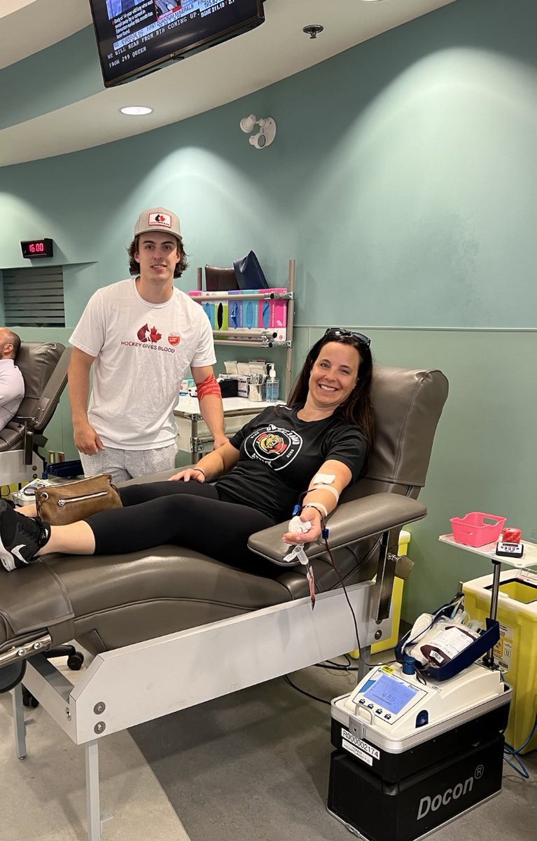 Hockey Gives Blood tweet media