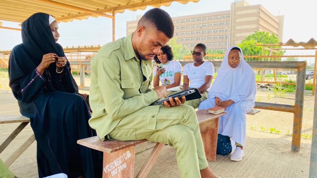 onoyom_iyanya's tweet photo. THURSDAYS ARE FOR COMMUNITY DEVELOPMENT SERVICES.
At EFCC CDS (Integrity Club), we pride in the fact that we are contributing our little bits in the conscious fight against the prevalence of economic and financial crimes in Nigeria.

#integrity   
#buildingthemind https://t.co/EanA1w4OlO