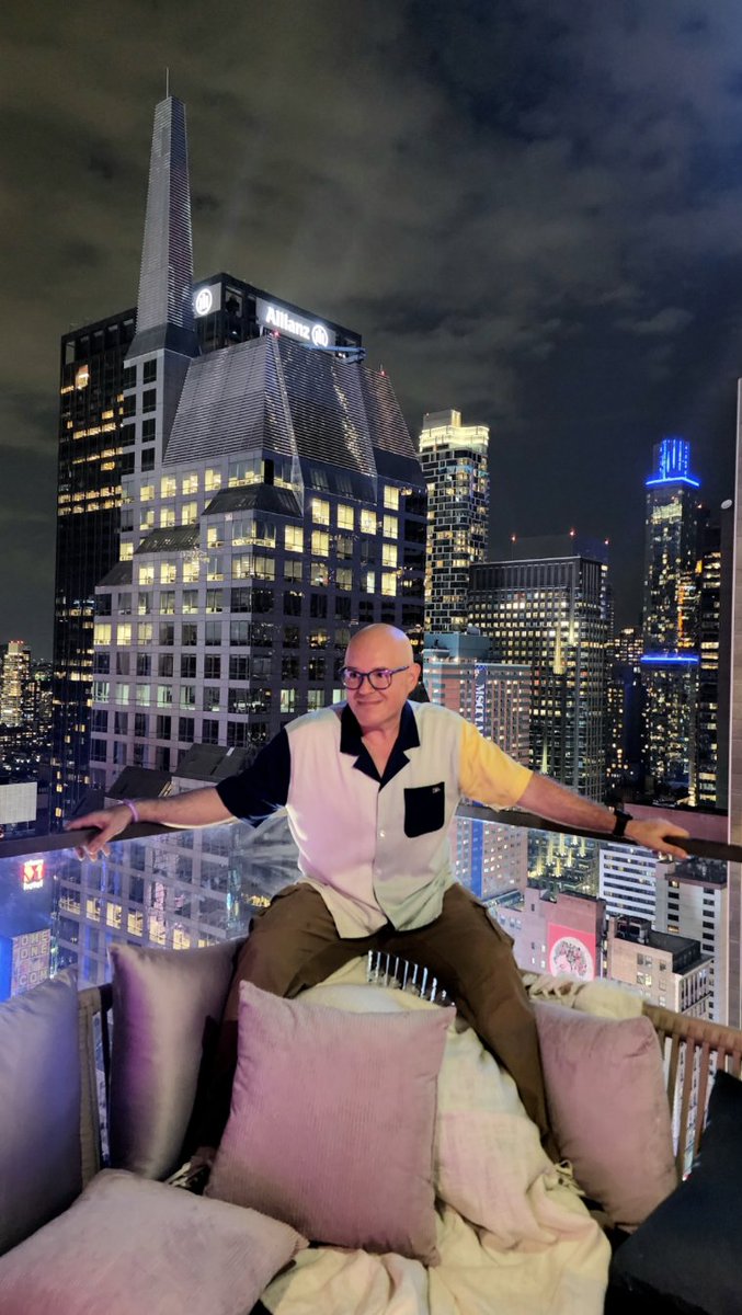alexmedela's tweet photo. Un recuerdito del #Unpacked22 de @samsunglatin y lanzamiento del #Fold4. En una semana conoceremos lo nuevo desde #Corea. https://t.co/J2FPCQnhe7