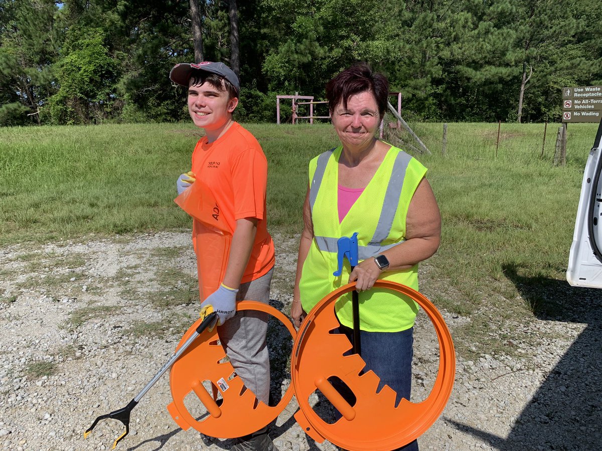 BeautifulBerk's tweet photo. Many thanks to the 8 volunteers who removed 10 bags of trash, several chairs, and a grill from the Russellville/Amos Gourdine Boat Landing today!  #pickitpostit #cleanup #litterfree #community #volunteer #keepberkeleybeautiful https://t.co/8Vhy8nbXmN