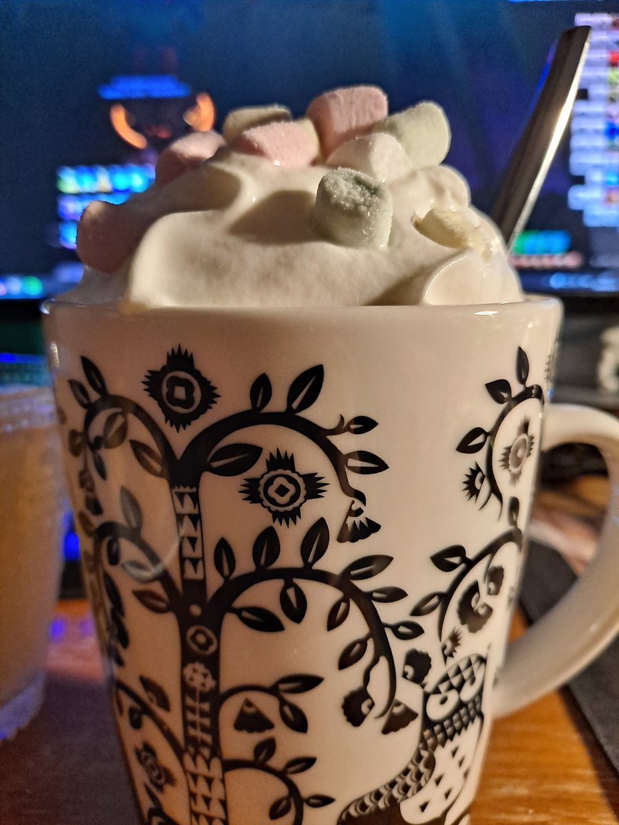 CupidFallen's tweet photo. @gingerkink1 Mmmm.. Cocoa with whipped cream and marshmallowsssss https://t.co/JdRjncP9wC