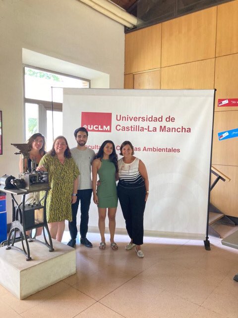 MAmbBioquimUCLM's tweet photo. Sigue siendo frenética la actividad estos días en la facultad celebrándose defensas de TFG. Damos la enhorabuena a DAVID GARCÍA VALENTÍN-FERNÁNDEZ que ha realizado su estudio sobre resistencias a antibióticos en el Tajo gracias a la financiación de la @catedradeltajo https://t.co/jQtDN62zHy