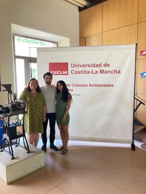 MAmbBioquimUCLM's tweet photo. Sigue siendo frenética la actividad estos días en la facultad celebrándose defensas de TFG. Damos la enhorabuena a DAVID GARCÍA VALENTÍN-FERNÁNDEZ que ha realizado su estudio sobre resistencias a antibióticos en el Tajo gracias a la financiación de la @catedradeltajo https://t.co/jQtDN62zHy