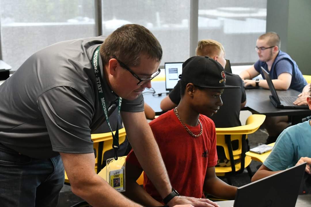 liftcentralil's tweet photo. 📸☀️Summer Camp Snaps☀️ 📸

Pictured are students from the "The 3D World: 3D Modeling &amp; Printing" camp.

In this camp, Middle School students from around the region have been able to use 3-D AutoCAD software to create 3-D objects and they have also learned how to use 3-D printers https://t.co/KMxwQHpeL0