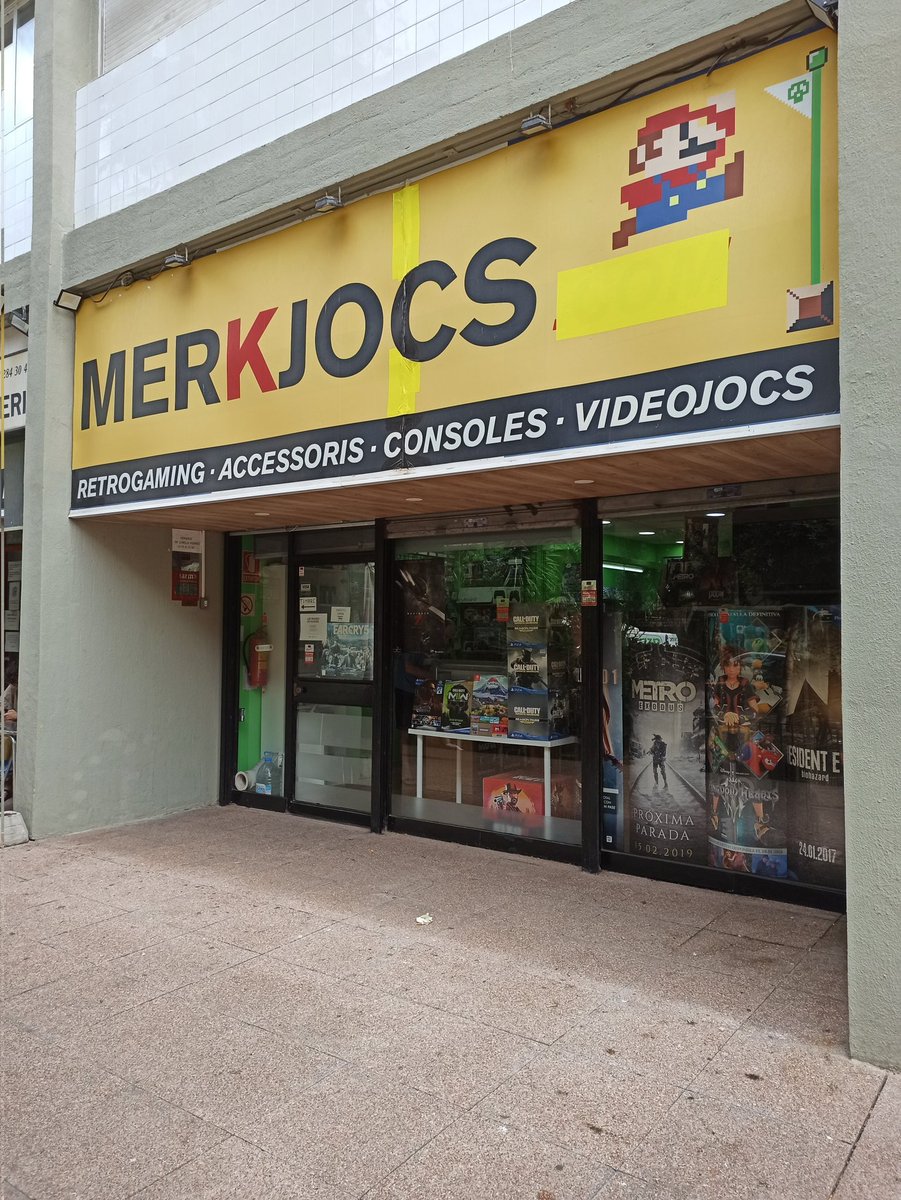 Hoy nos hemos pasado por unas tiendas que si se va a Barcelona hay que visitar.
<a href="/mistergiftbcn/">PereRB</a> , world viceous y <a href="/merkjocs/">Merkjocs</a>