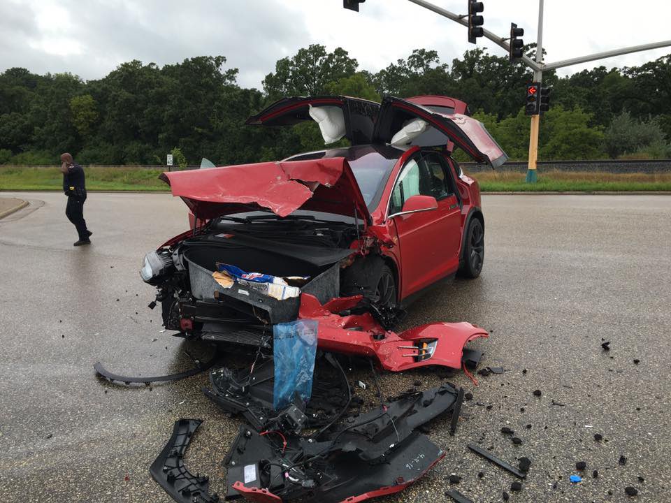 jeremyjudkins_'s tweet photo. Me buying a totaled Tesla with FSD for $1000, then transferring it to my current Tesla for free. 📈 https://t.co/AKR1T2WCXW
