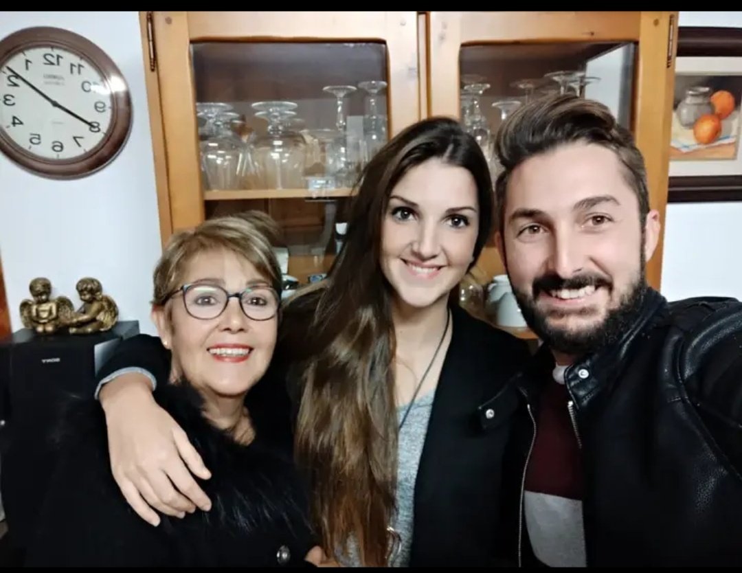 ramasnou's tweet photo. Com de feixista ha de ser la mare perquè li surtin dos fills maderos i no tingui cap escrúpol en participar en la farsa sentimental de la seva filla. L'odi que ens tenen ha de ser enorme. https://t.co/Rf75hT153f