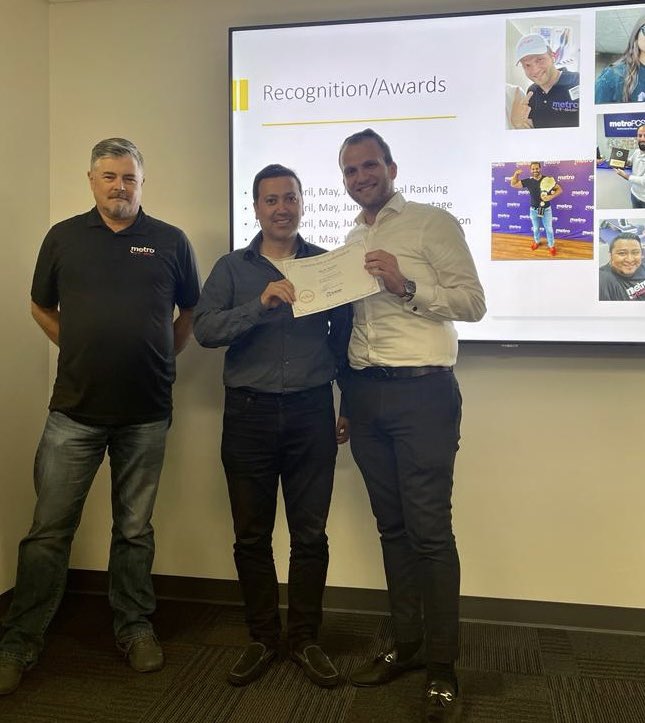 licensedprod's tweet photo. Fantastic meeting with the Metro By T-Mobile Mid-Atlantic Team and LP dealer partners. Thanks to all who attended and congratulations to our award winners for their fantastic performance! https://t.co/9k8mo4xM8l