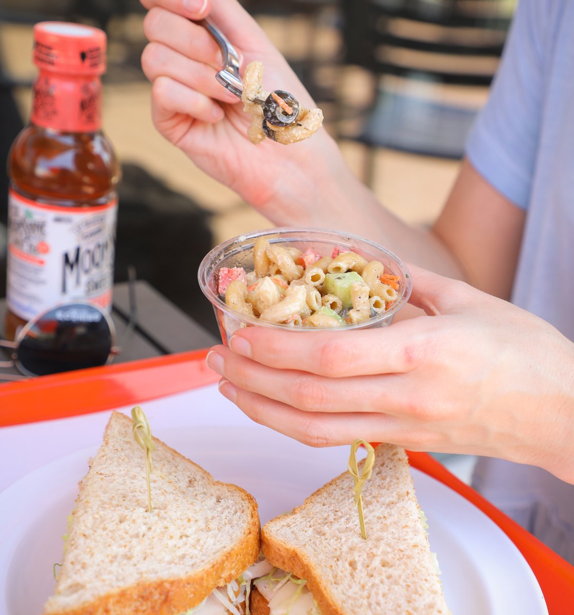 lplunchbox's tweet photo. Did you know we make our Pasta Salad FRESH every morning? Come find out why it's everyone's favorite today. 😇
•
•
•
•
#thelunchbox #laportelunch #healthyfood #healthylunch #laportehealthy #sandwichshop #soup #catering #fooddelivery https://t.co/N0KkdSB2FO