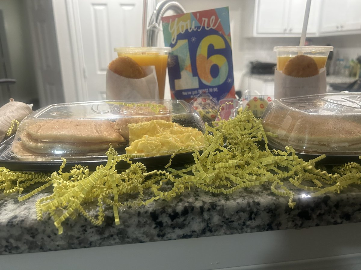 AllenMathROCKS's tweet image. Celebrating Elisha Joyce Allen’s “Sweet Sixteen” Birthday for the rest of July 2023.  We love “Pucca.” #FutureDST ΔΣΘ❤️🐘 #TrunksUp ΔΣΘ❤️🐘Elisha Allen