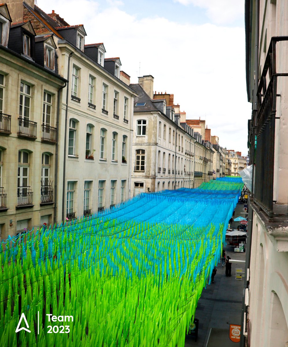 addviso's tweet photo. Vous cherchez l'agence Addviso ? 👀 Vous nous trouverez juste au-dessus de ce joli ciel coloré. Les rennais l'ont sûrement déjà vu. Ce dispositif a été installé début juillet pour lutter contre la chaleur. Et nous avons la chance d'en profiter tous les jours. 🌞 https://t.co/Flzq2r3GkE