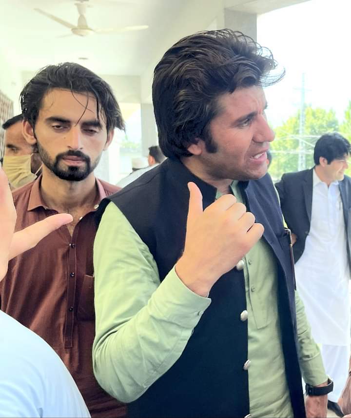 NA8_BajaurPTI's tweet photo. سندھ غنڈوں کے قبضے میں ہے۔ باجوڑ سے تعلق رکھنے والے ایک غریب شخص سلطان محمد، جو چنکو نارا، ضلع خیرپور، سندھ میں کپڑے سلائی کرتا تھا، کو بھتہ نہ دینے پر گرفتار کرنے کے بعد پولیس کی حراست میں بے دردی سے  قتل کر دیا گیا۔ ہم انصاف چاہتے ہیں۔ @RehanZeb21
#JusticeForSultanBajaur https://t.co/Hhzz3XSPaJ