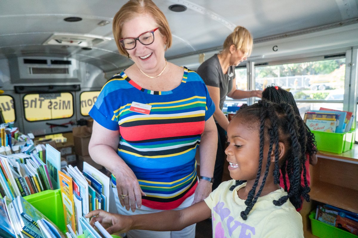 JWBPinellas's tweet photo. #BookBus had another successful summer of fighting learning loss with FREE books for children in Pinellas! 📚🚌
Sponsored by #JWBPinellas & in partnership with @my_pcs & @ReadonmyON, this initiative is a part of JWB's #GradeLevelReading Campaign: https://t.co/PrYMeBq1ko https://t.co/kqxG6gR0l5