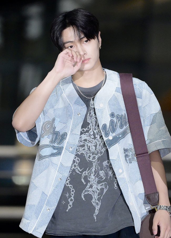 jongseongsfilm's tweet image. safe skies, my love &amp;lt;3 #enhypen_jay