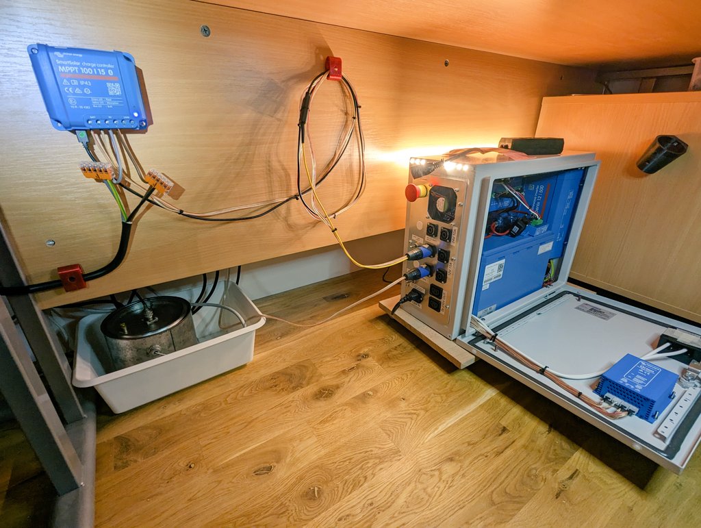 ok1hra's tweet photo. První kWh je vždycky nejdražší ;)
#solarups https://t.co/xAG3LywcMR