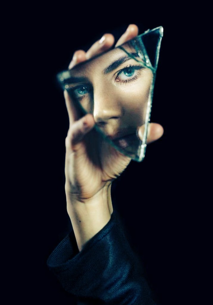 _kinem_aliel's tweet image. "O mundo é como um espelho que devolve a cada pessoa o reflexo de seus próprios pensamentos e seus atos. A maneira como você encara a vida é que faz toda a diferença.A vida muda, quando 'você muda'."

- Luis Fernando Verissimo✍️

#atos #atitudes 
#pensamentos 
#leidoretorno