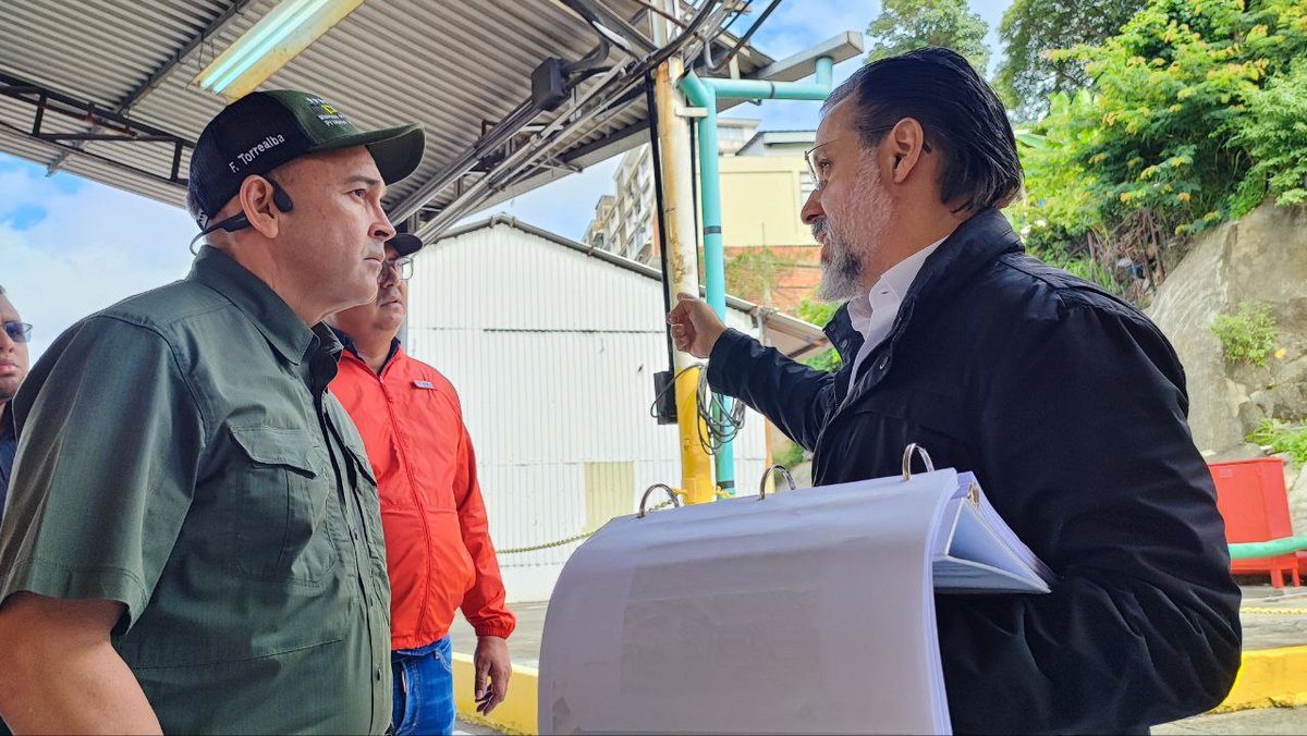 Visitamos la empresa CARTOVEN, donde vimos una vez más como la Clase Obrera se ha encargado de recuperar y elevar los niveles de producción. Reconocemos su compromiso con su fuente de empleo y con nuestro País.

<a href="/NicolasMaduro/">Nicolás Maduro</a>
#VenezuelaCapitalDeLaPoesía