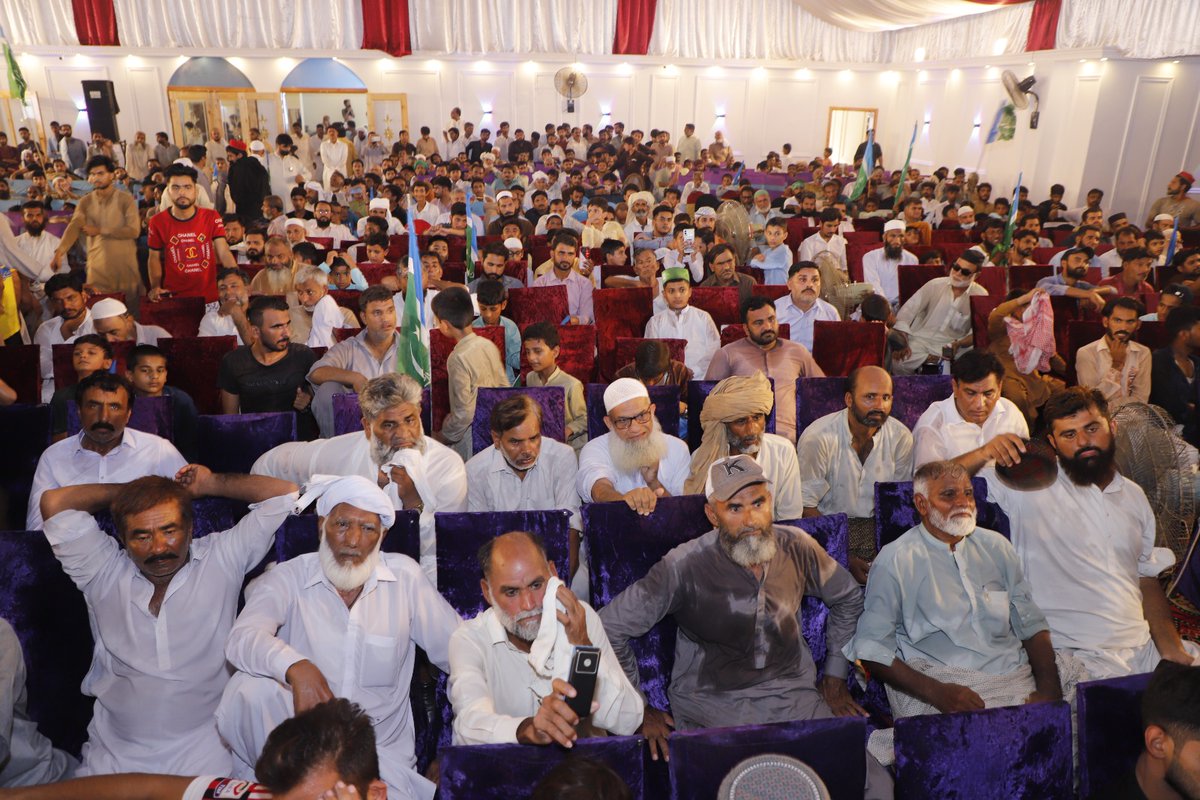 JIPOfficial's tweet photo. شیخوپورہ - امیر جماعت اسلامی سراج الحق صفدرآباد میں ورکرز کنونشن سے خطاب کر رہے ہیں۔ کارکنان کی بڑی تعداد موجود ہے https://t.co/ojcDV69TxA