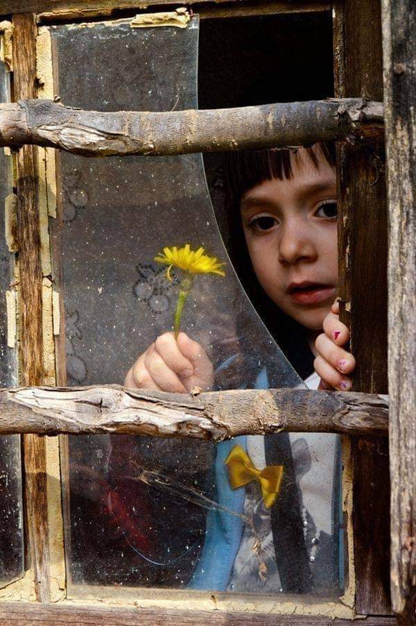 "کیا آسمان اور زمین کے درمیان بہت ہجوم ہے؟"
"نہیں!"
"تو پھر بیچ راستے میں دعائیں کیسے چوری ہوگئیں؟ وہ خدا تک کیوں نہ پہنچ سکیں؟" :'))