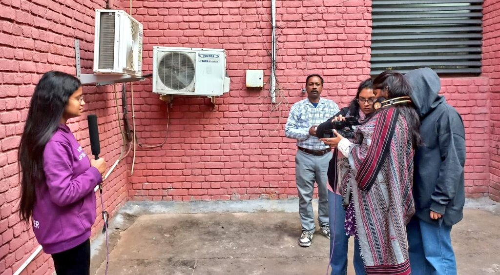 Arpitapv3129's tweet photo. Reminiscing the last 8 months of @IIMC_India. Sharing a few snapshots when we first got to handle the camera and mic for a news package. The learning phase was so thrilling. Our topic was "Cold Wave in Delhi" #journalism #lifeatej https://t.co/qtwLUXDuf2