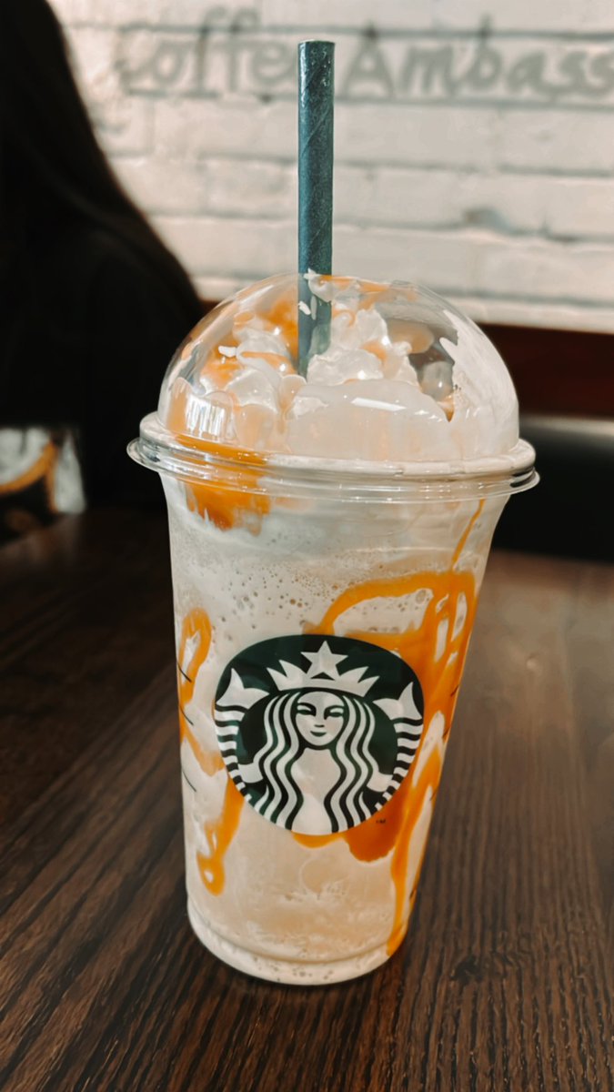 R0zinakhan's tweet photo. Indulging in a delightful Caramel Frappuccino😍☕ #CoffeeLover #FrappeTime #MondayMotivation https://t.co/RtlCzii9vV
