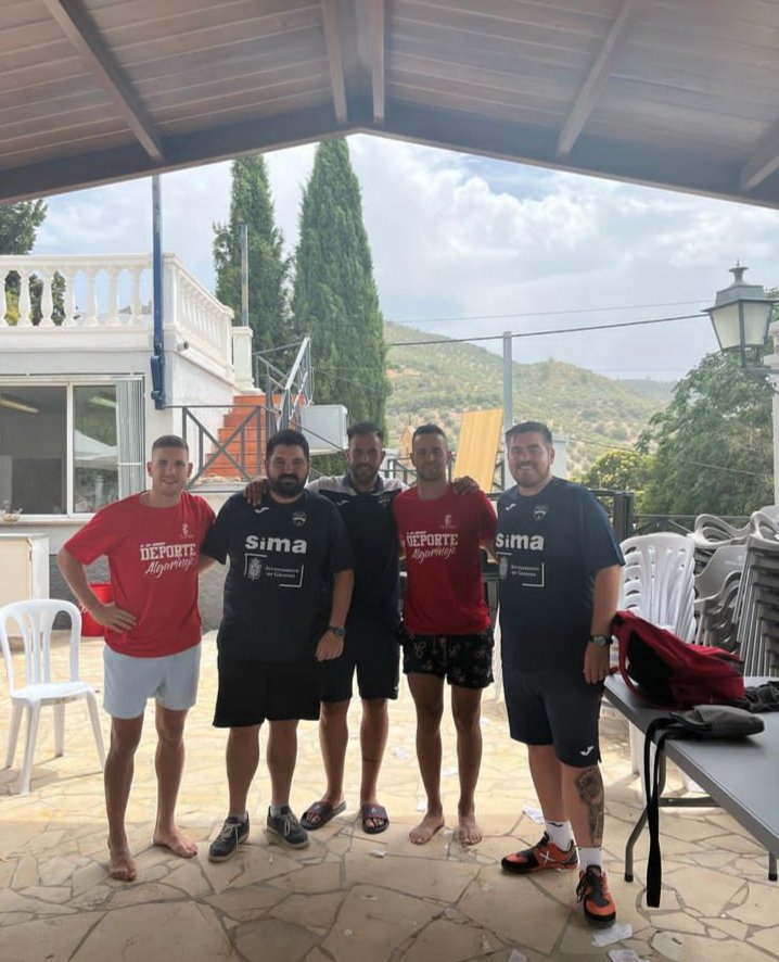 CalvacheNano's tweet photo. Día muy 🔝 en el campus de @7Daniii y @fernandiitoo14 ⚽
Con los grandes del @GranadaFS @Rafayo14 y @Eu_Dominguez ❤ https://t.co/h2Vxoj9Ikp
