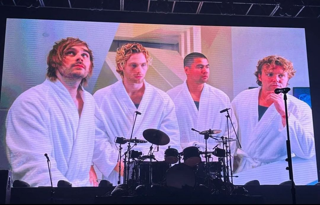 5SOSMexico's tweet photo. ¿Cómo le explicas esto a alguien que no es fan de 5SOS? https://t.co/vXKdeqDAHP