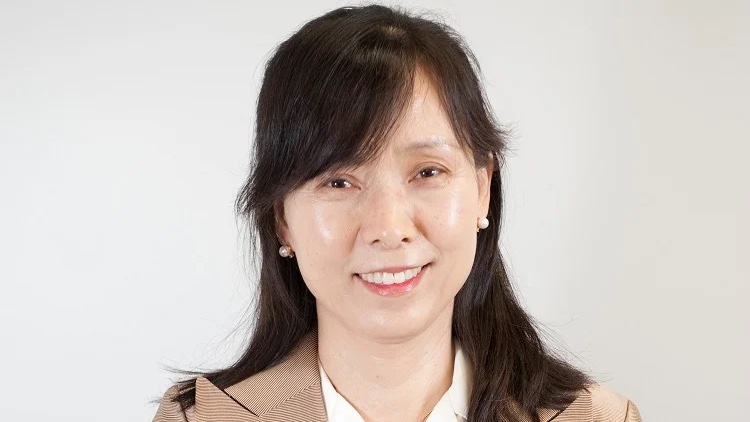 UofT's tweet photo. Researcher Hae-Young Kee from @UofTPhysics receives Brockhouse Medal from the Canadian Association of Physicists #UofT 🍁 https://t.co/mmOpCULSd6 https://t.co/A8RSdnwa2K