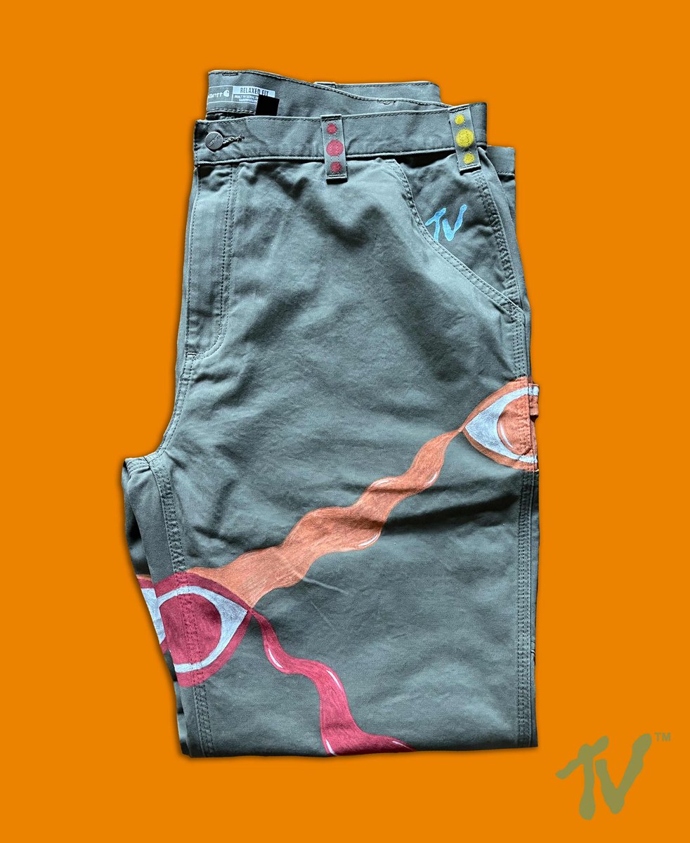Painted a pair of <a href="/carhartt/">Carhartt</a> work pants for the first time. SOLD ❌ 👖🎨 Link in bio. 

•Size W40xL34
•1 of 1 pair

#trippyvizion