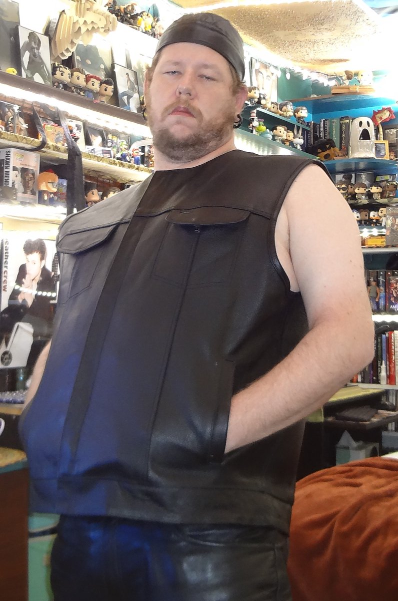 leatherdaddy78's tweet photo. Countdown to my BDay on the 22nd. Lets make it special RT, Share your pics with me bois at the very least or shower me with Cash #findom #cashmaster #alpha #daddy #master #dom #kink #fetish #feet #legs #leatherdaddy #bootfetish #leatheralpha #leatherpapi #cashfags https://t.co/RyJoGqvAa2