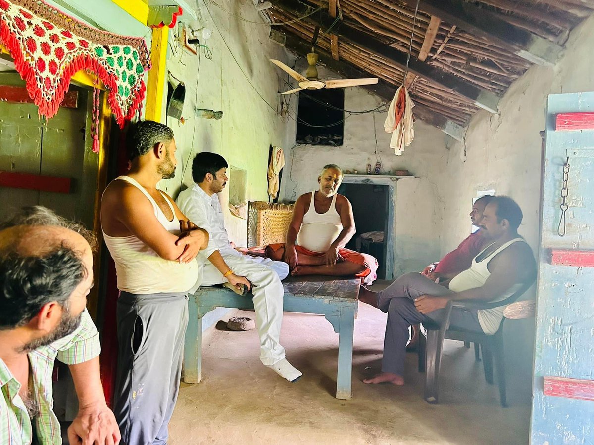 vivekgautam_bjp's tweet photo. 📌 देवतालाव विधानसभा क्षेत्र

जनसंपर्क के दौरान अपनों लोगो के बीच पहुंचकर सभी से मेल-मुलाकात कर सभी वरिष्ठजनों का कुशल क्षेम जाना।

आपका निश्चल प्रेम और स्नेह मुझे शक्ति और सामर्थ्य देता है,आपका साथ सदैव बना रहे।
#devtalav72 #BJP4Devtalav #Vivekgautambjp https://t.co/ofaafvIUjs