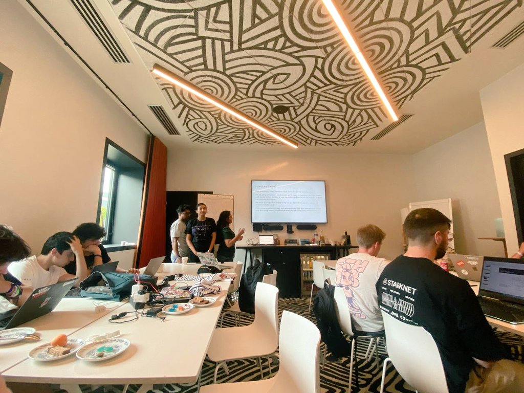VennilaSeshadri's tweet photo. Presentation done for our Starknet HH project #AutoStark : An automation infrastructure for #Starknet user transactions. https://t.co/v6u7ns5wHh
