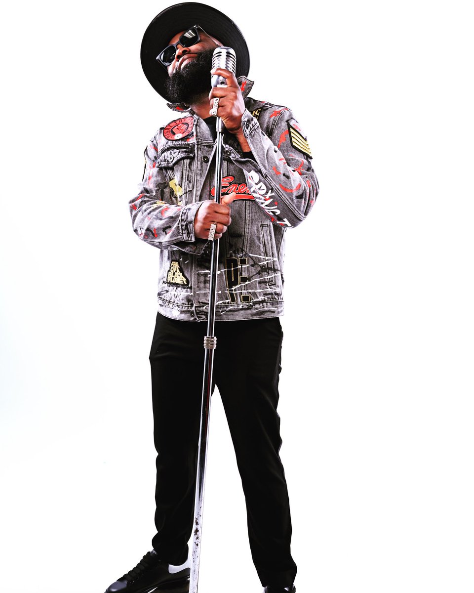 traychaney's tweet image. “NEVER SOLD DOPE”

VIDEO DROPS: ?🤫
SONG DROPS: ?🤫

The TRAY CHANEY EXTRAVAGANZA Announcement wasn’t enough. This #WritersStrike #ActorStrike GOT ME IN MY CREATIVE BAG now it’s time to see who really made for this #hustler #commitment #dedication #actor #artist #producer