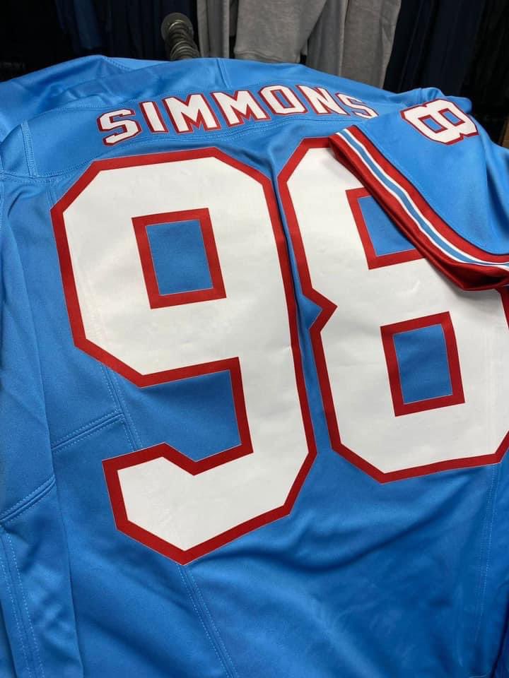 These pictures are floating around as potential leaks of the Titans’ throwback jerseys 👀🔥