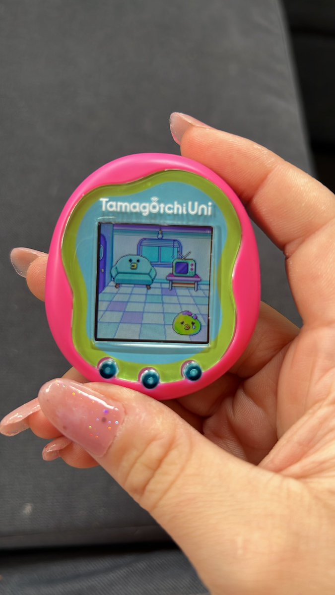 Bichoune_'s tweet photo. Mon nouveau bébé est arrivé à la maison 🫶🏻 #tamagotchi #tamagotchiuni https://t.co/4YqsIe0s6h