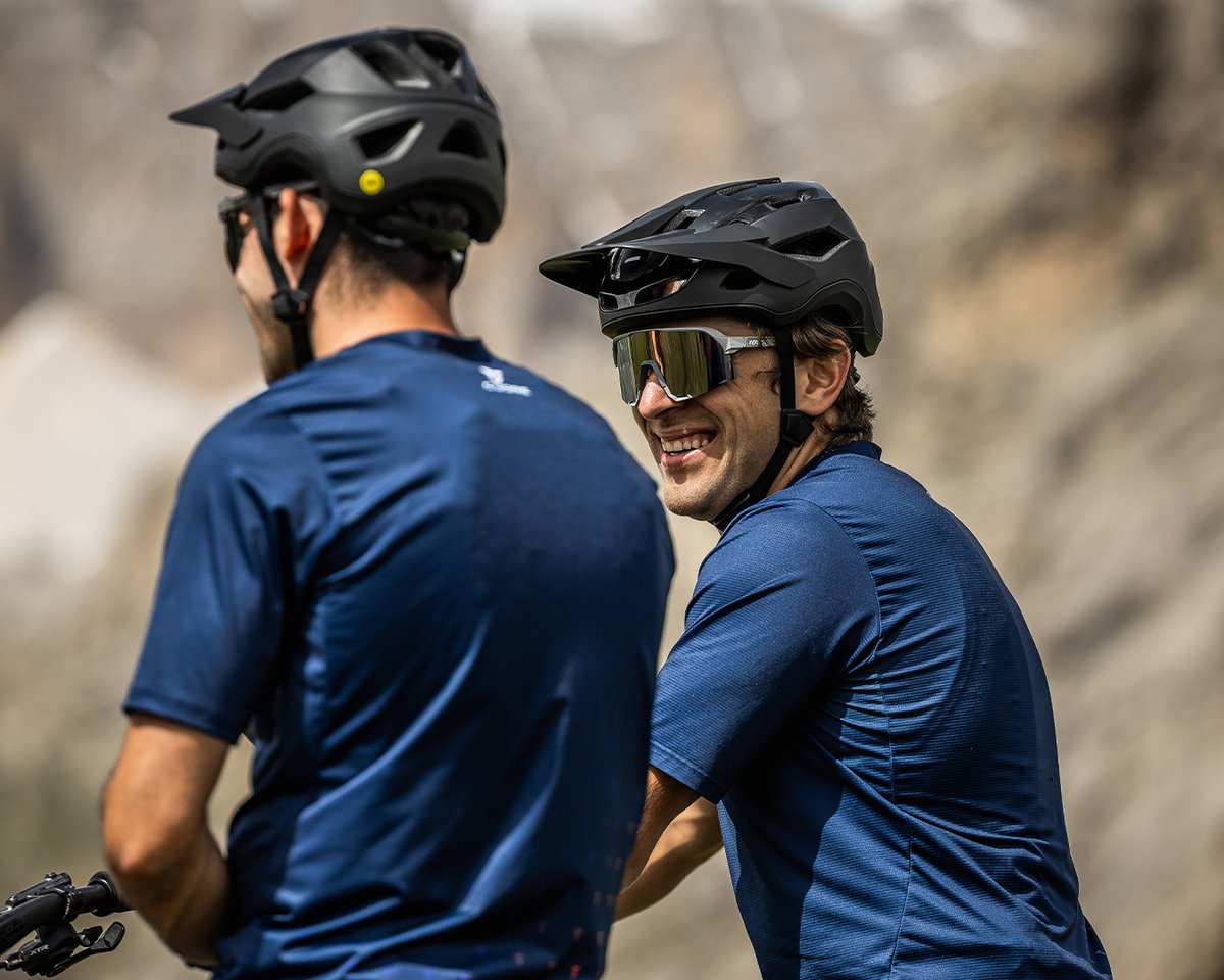 ridegiantbikes's tweet photo. Created with a new head form for a more universal fit and the super-slim Mips Air Node® rotational impact protection system, the all-new Rail is our most comfortable and lightweight trail helmet yet.
Learn more → https://t.co/N13SqGSKsg
#ConquerWithConfidence #RideUnleashed https://t.co/eCuaxprj4n
