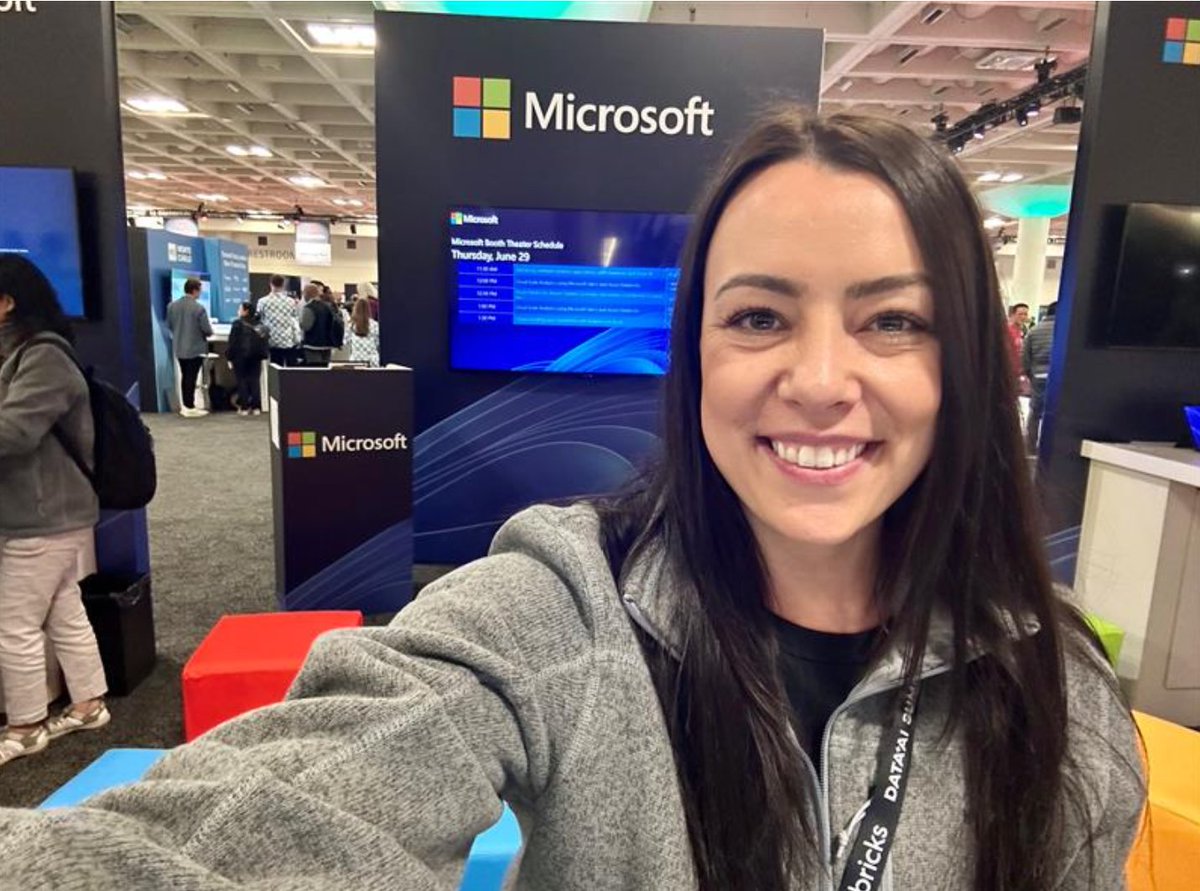 MyDynamicEvents's tweet image. Among many things, we're experts at booth selfies! Come join us in our next one 😎✌🏻 #eventprofs