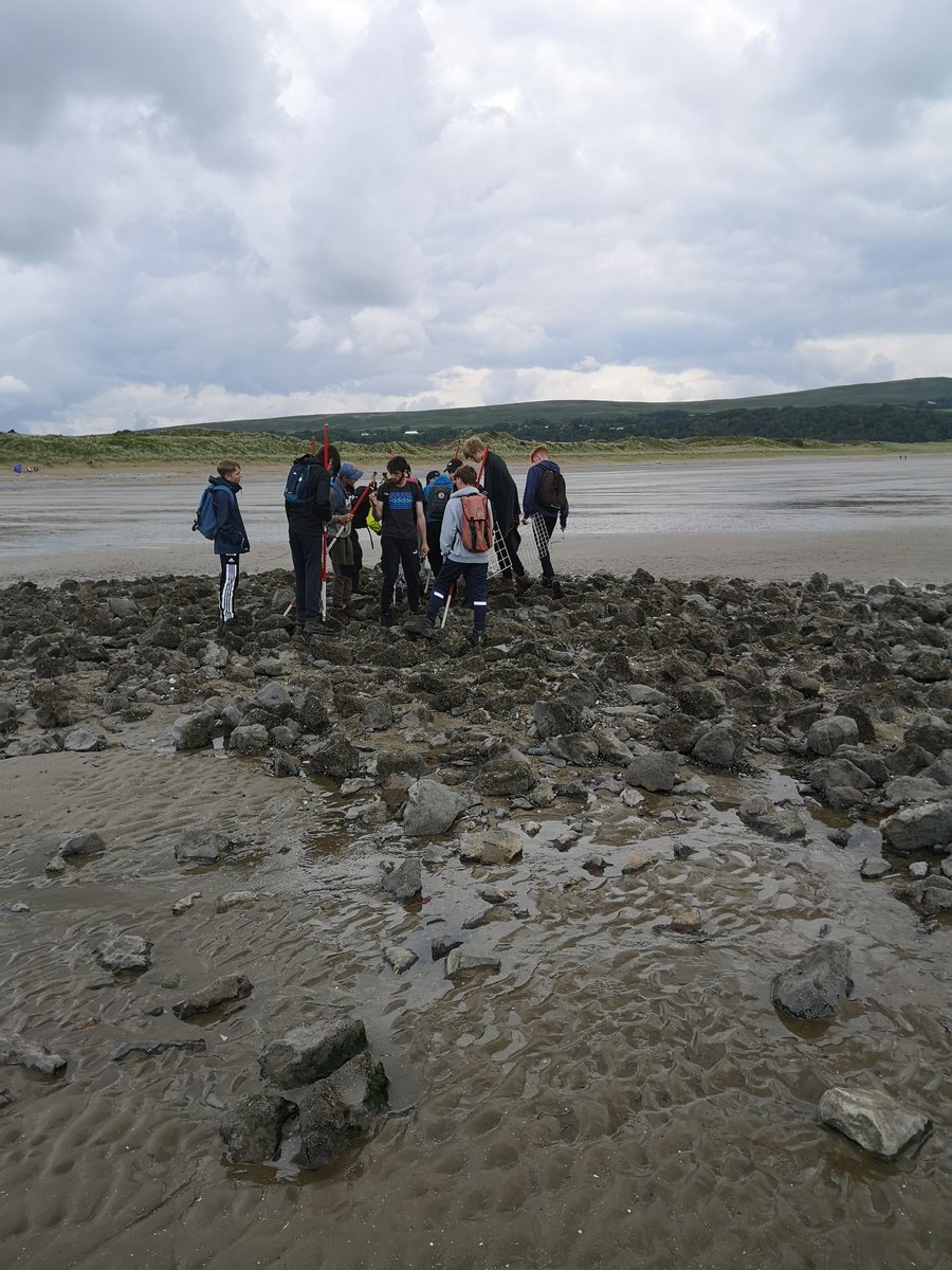 MissNutleyGeo's tweet photo. A bit of impromptu rock pooling after our sand dunes exploration today @StBirinusSchool https://t.co/hmn03xoN4y