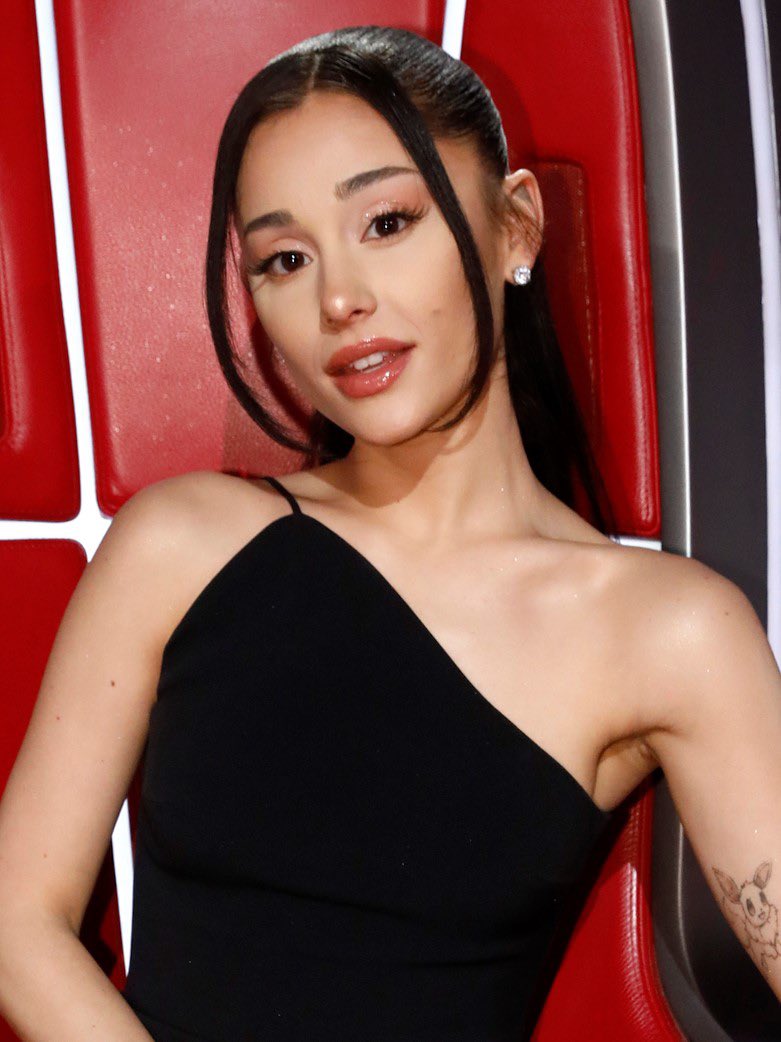 PopTingz's tweet photo. ET confirms Ariana and Ethan’s new relationship. 

They reveal that the couple “have a lot in common and have a lot of fun” and that “they didn't start dating until both were broken up with their significant others.” https://t.co/bW8YHsDsTz