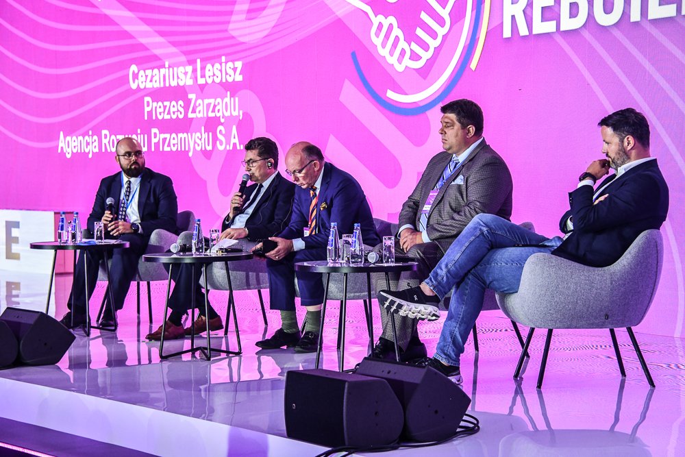 ZPP (@zppnetpl) on Twitter photo The fifth plenary session titled "ROLE OF TRADE AND LOGISTICS IN UKRAINE’S RECOVERY" has just started. The participants are: 📢🚚🇺🇦
📍 Mustafa Nayeem - Director, State Agency of Ukraine for Reconstruction and Development of Infrastructure of Ukraine (on-line)
📍 <a href="/ArnoldPuech/">Arnold Puech d Alissac</a> - The fifth plenary session titled "ROLE OF TRADE AND LOGISTICS IN UKRAINE’S RECOVERY" has just started. The participants are: 📢🚚🇺🇦
📍 Mustafa Nayeem - Director, State Agency of Ukraine for Reconstruction and Development of Infrastructure of Ukraine (on-line)
📍 <a href="/ArnoldPuech/">Arnold Puech d Alissac</a> -