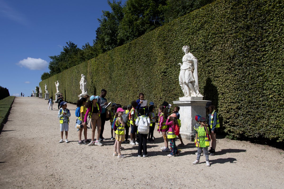 emerigemecenat's tweet photo. ✨👧 Le @CVersailles et le groupe @Emerige s'associent chaque année depuis 2016 pour déployer cette opération estivale hors du commun. Après cette première journée, RDV en août pour la suite d'#UneJournéeDeVacancesAVersailles ! https://t.co/jzQ3GvhcsN