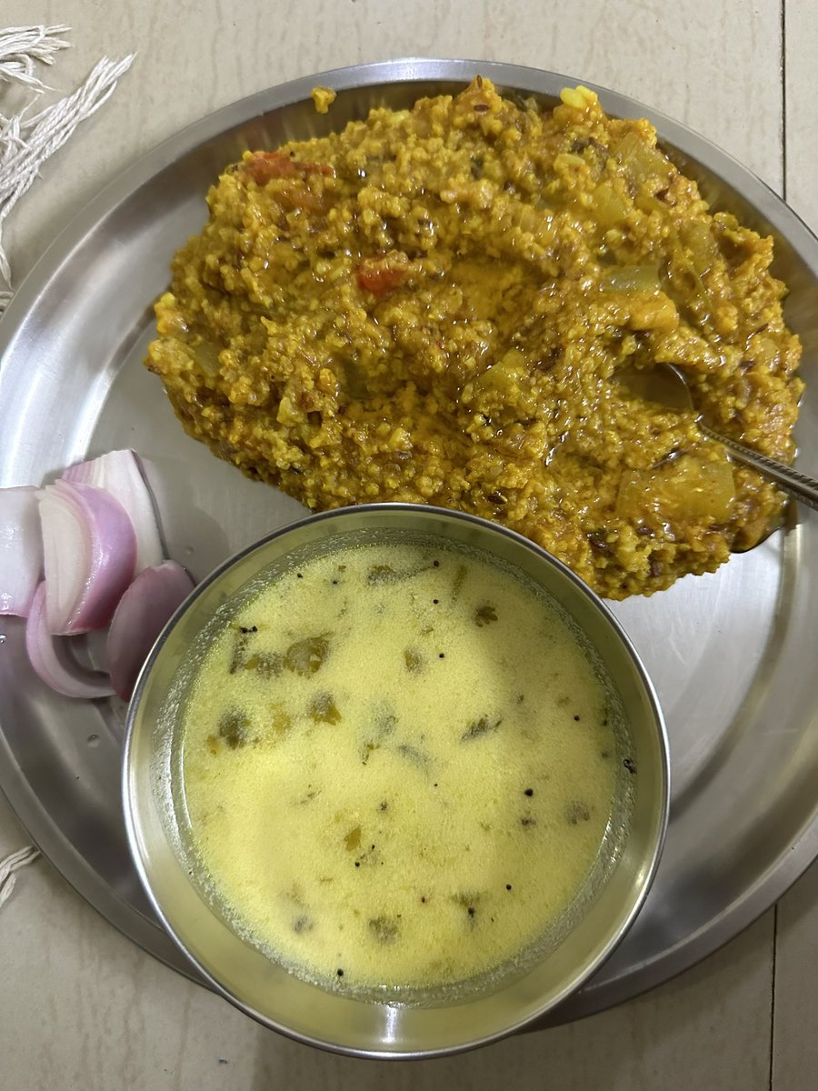 Millets dinner

Kodo-MoongDal Khichdi, gujarati kadhi.

#Foodie #MadhyaPradesh