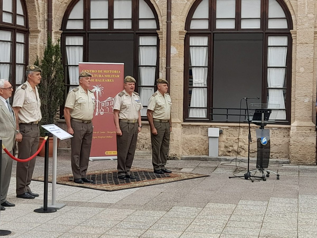 COMGEBAL_ET's tweet photo. El #CHCMBAL @IHyCM_ET ha conmemorado su 25 aniversario con un acto celebrado en #Palma al cual ha asistido el general jefe #COMGEBAL, presidente de las Juntas de Fundadores de los consorcios de San Carlos #Palma y la Mola #Menorca.
¡FELICIDADES!
@EjercitoTierra @MCANA_ET https://t.co/xCeoIvfPHF