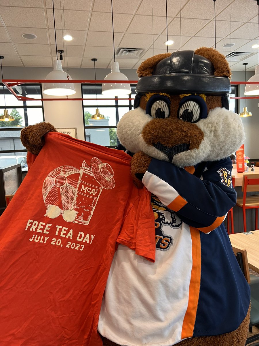 SwampRabbits's tweet photo. Stomper 🤝🏼 @McAlistersDeli
#FreeTeaDay is off to a great start! https://t.co/hyv6Cc6Re2