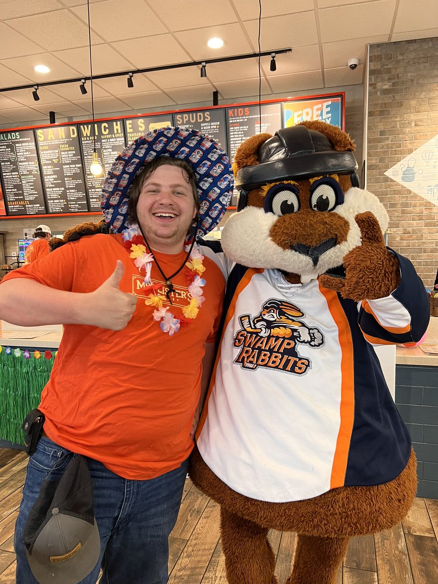 SwampRabbits's tweet photo. Stomper 🤝🏼 @McAlistersDeli
#FreeTeaDay is off to a great start! https://t.co/hyv6Cc6Re2
